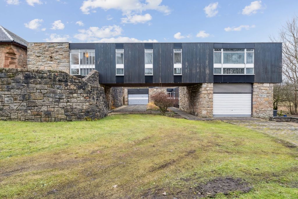 Property photo 1 of 30