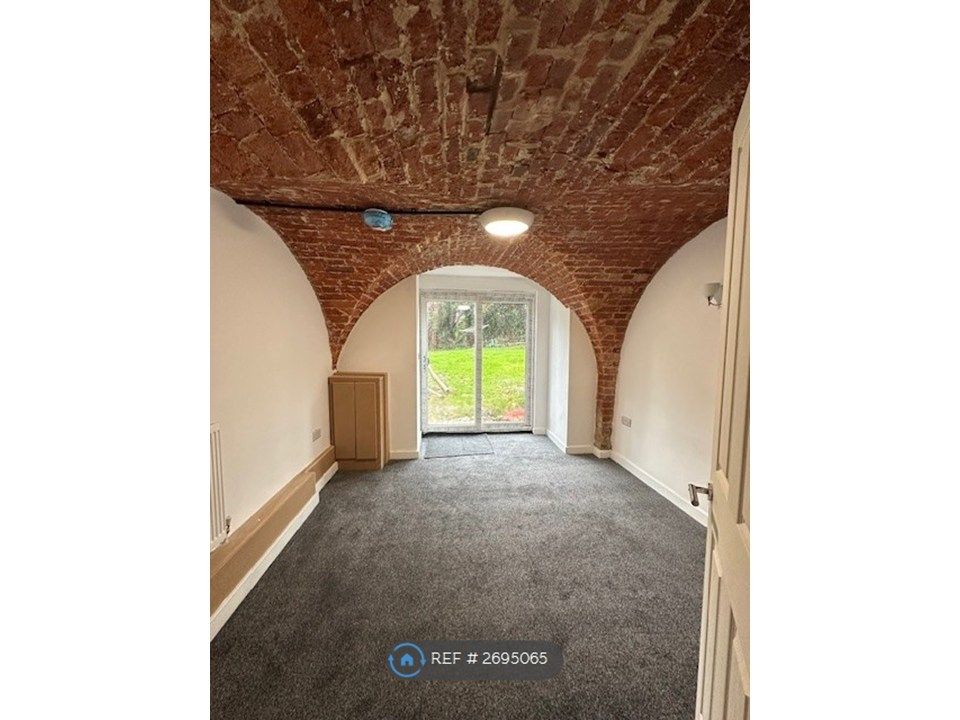 Property photo 3 of 6 Bedroom