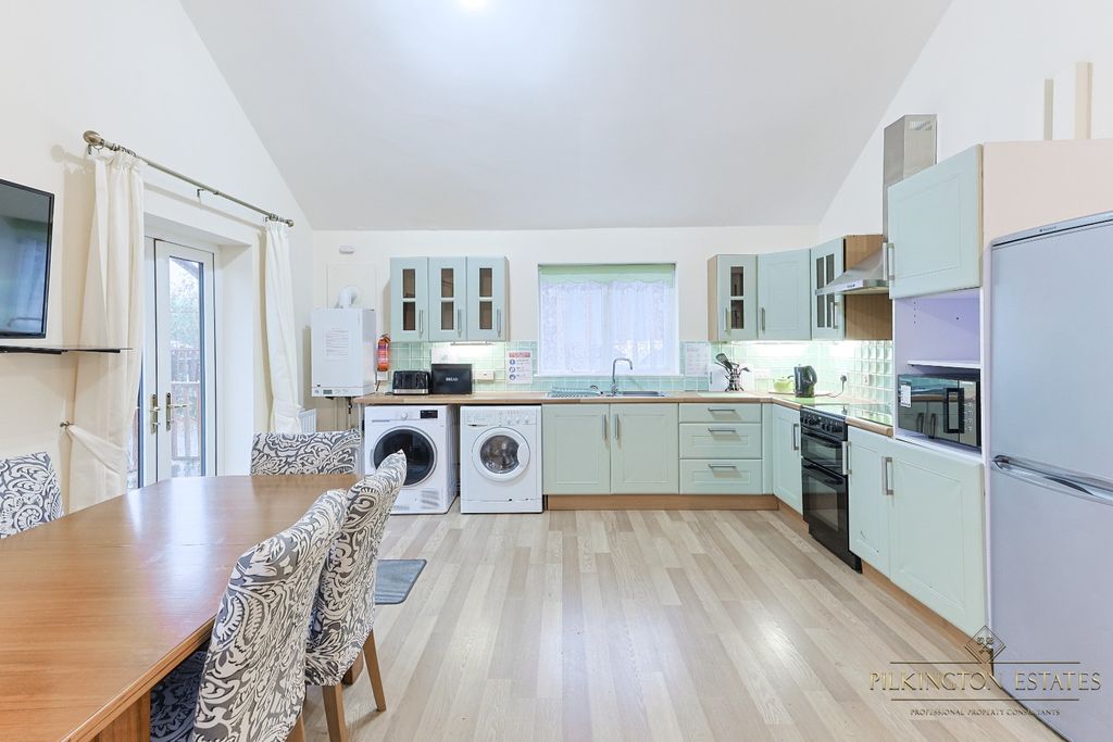 Property photo 3 of 21 4699885