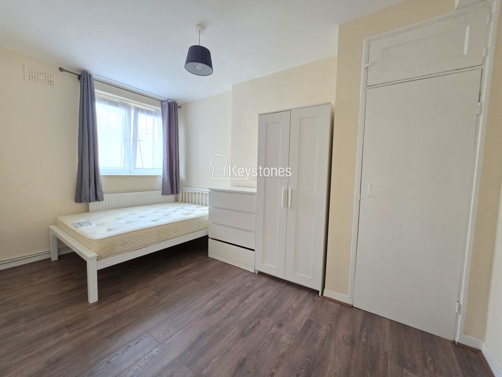 Property photo 2 of 10 Double Bedroom