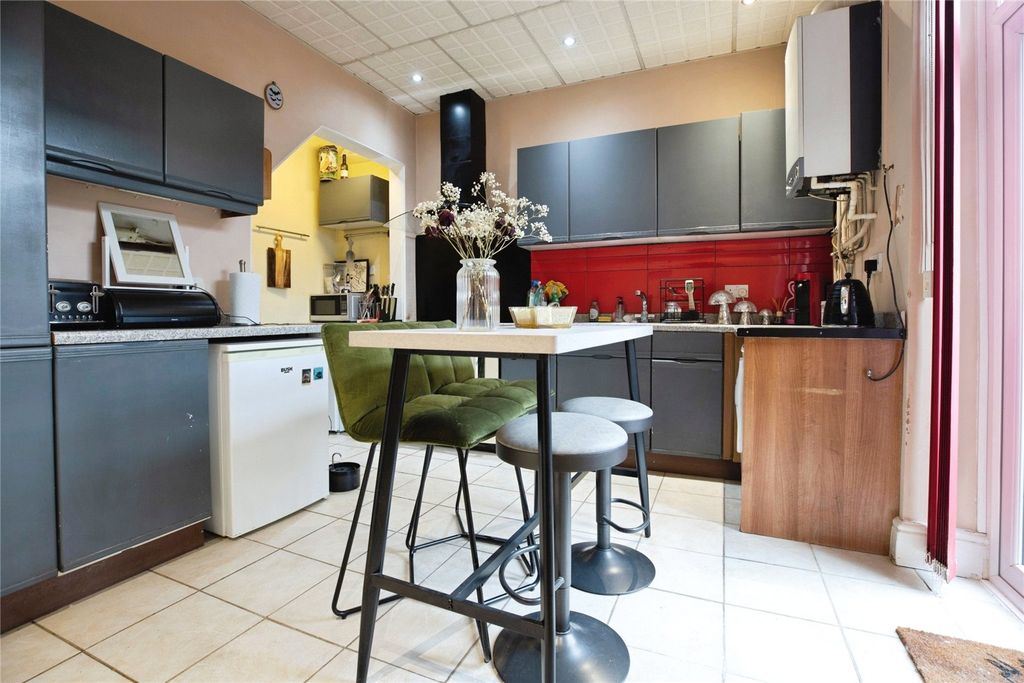 Property photo 2 of 14 Picture No. 13