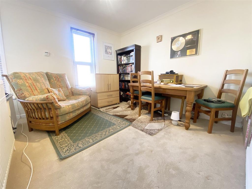 Property photo 2 of 4 Living Room