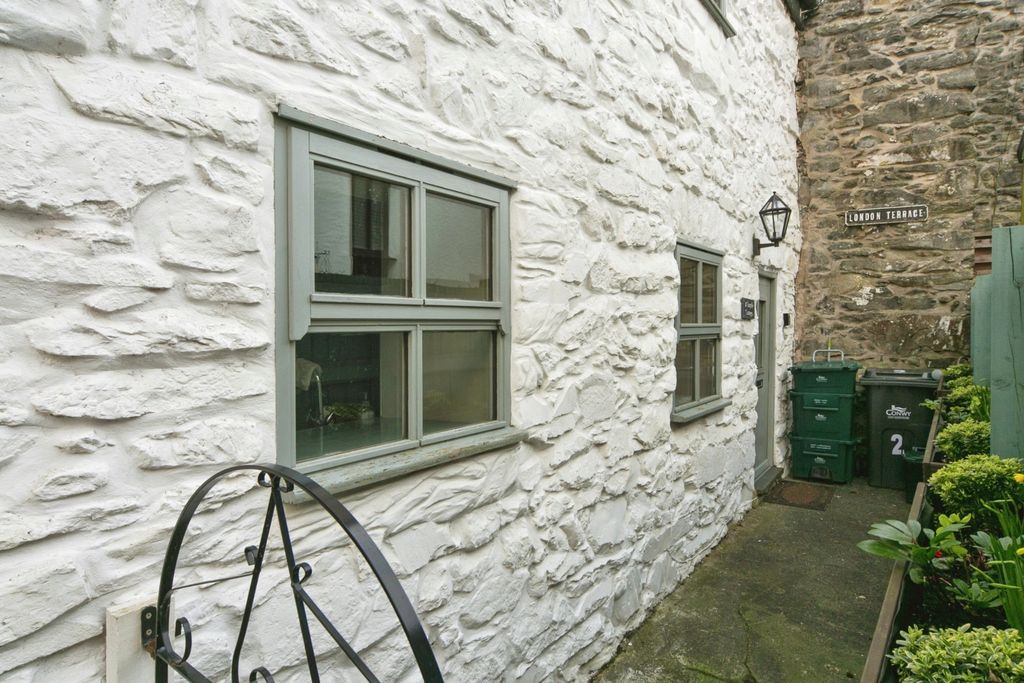 Property photo 1 of 17 Photography