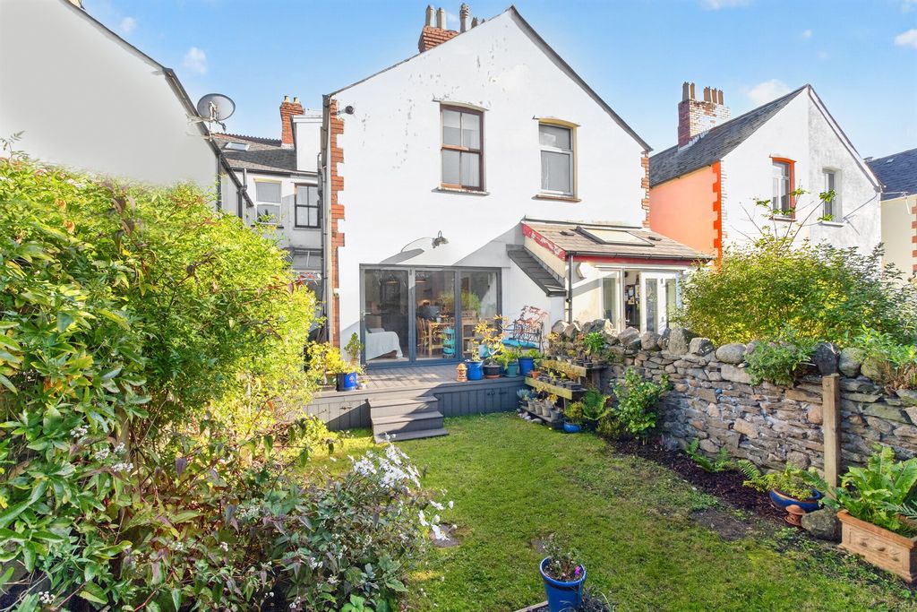 Property photo 2 of 32