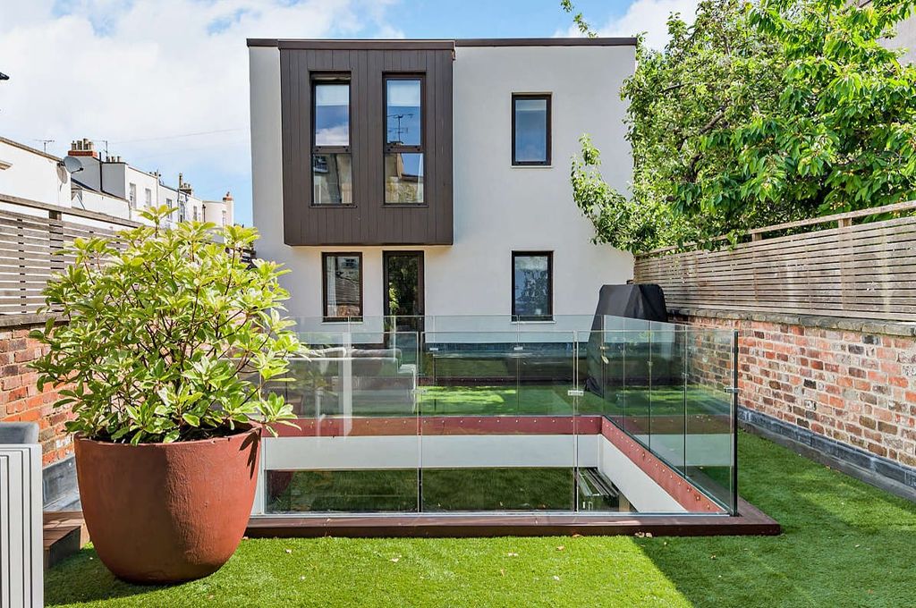 Property photo 1 of 24