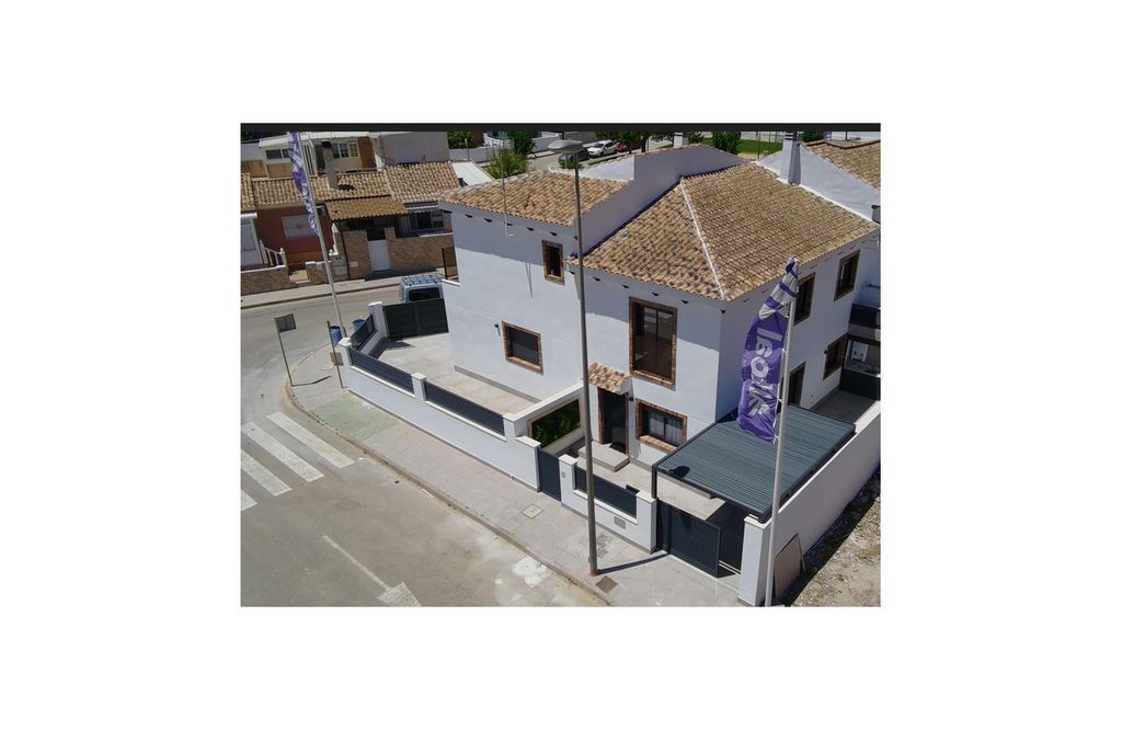 Property photo 1 of 21