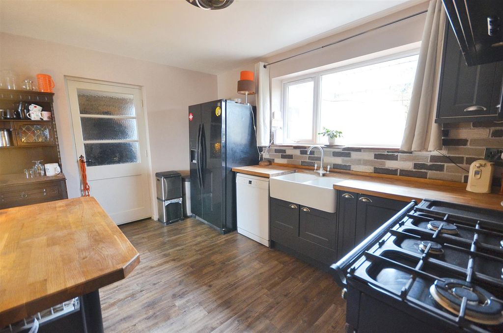 Property photo 3 of 13 Kitchen