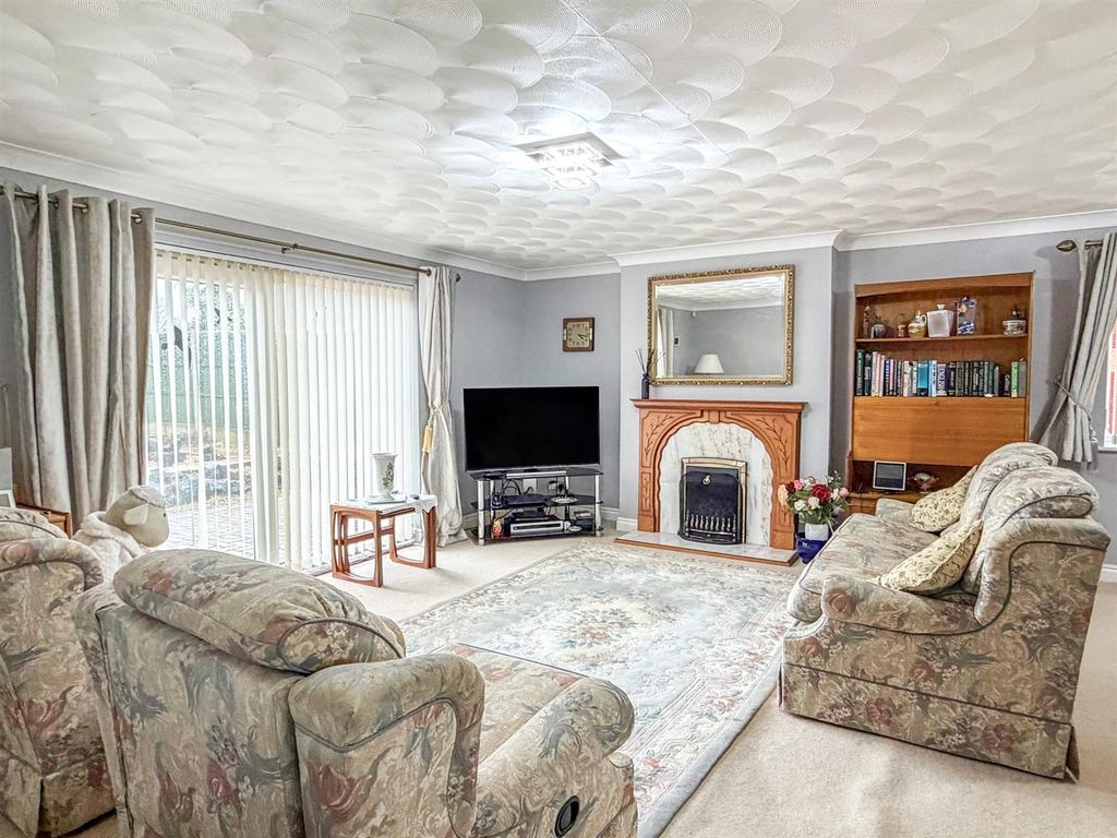 Property photo 2 of 22 Lounge/Dining Room