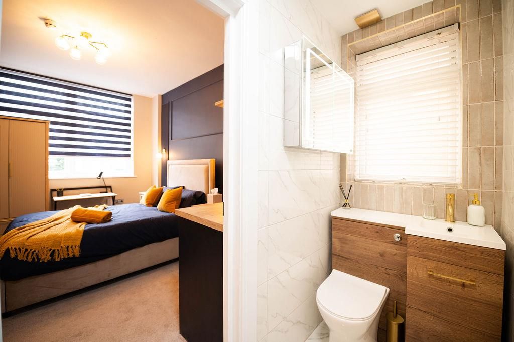 Property photo 2 of 29 Thebay_Room8_-8.Jpg