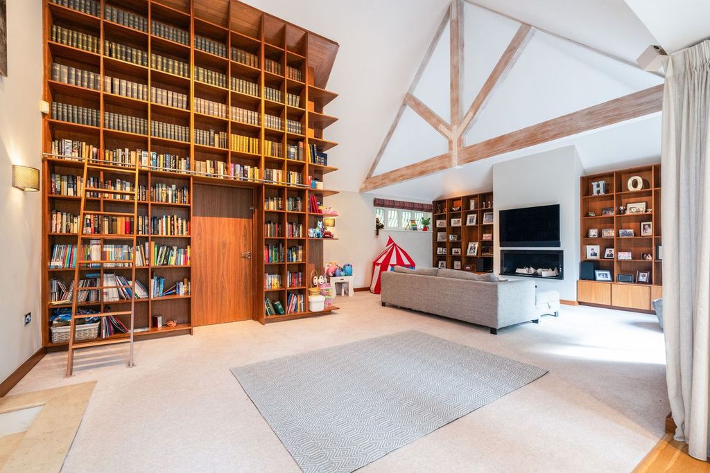 Property photo 3 of 35
