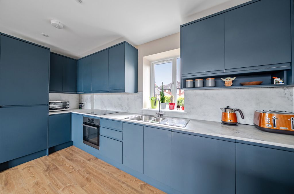 Property photo 3 of 11 1482170-7-6A43Aa4...