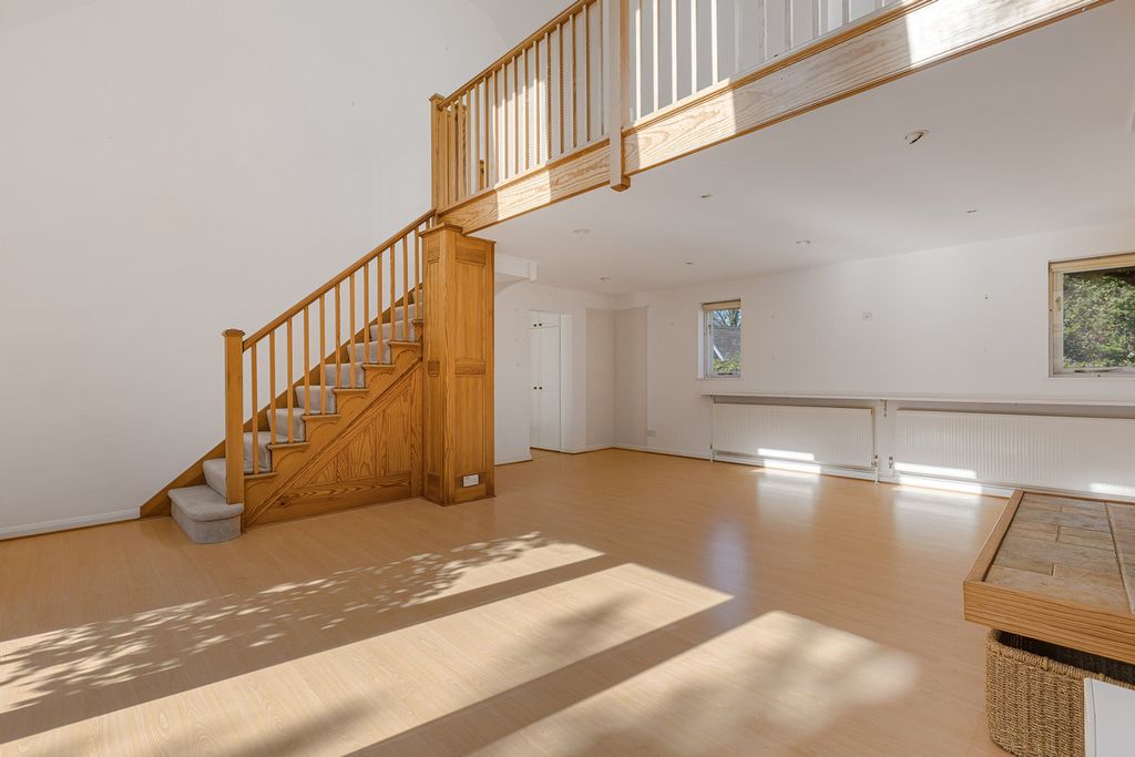 Property photo 3 of 47