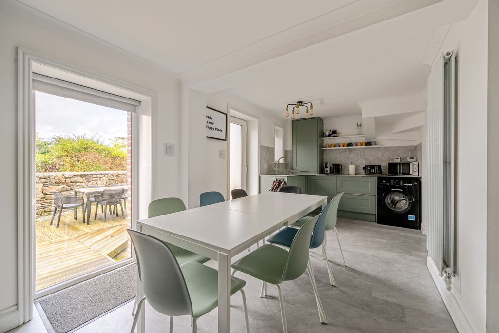 Property photo 3 of 21 1534811-7-1A13592...