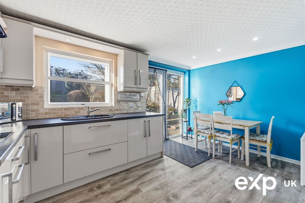 Property photo 3 of 25