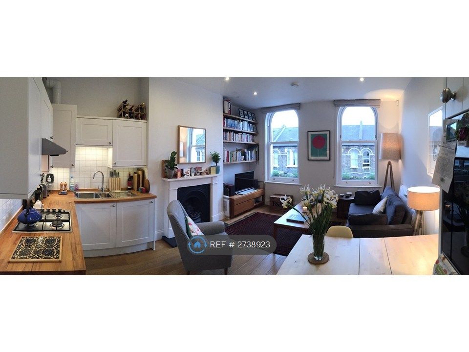 Property photo 1 of 4 Living & Kitchen