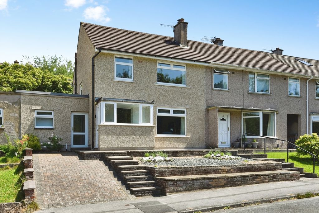 Property photo 1 of 18 External