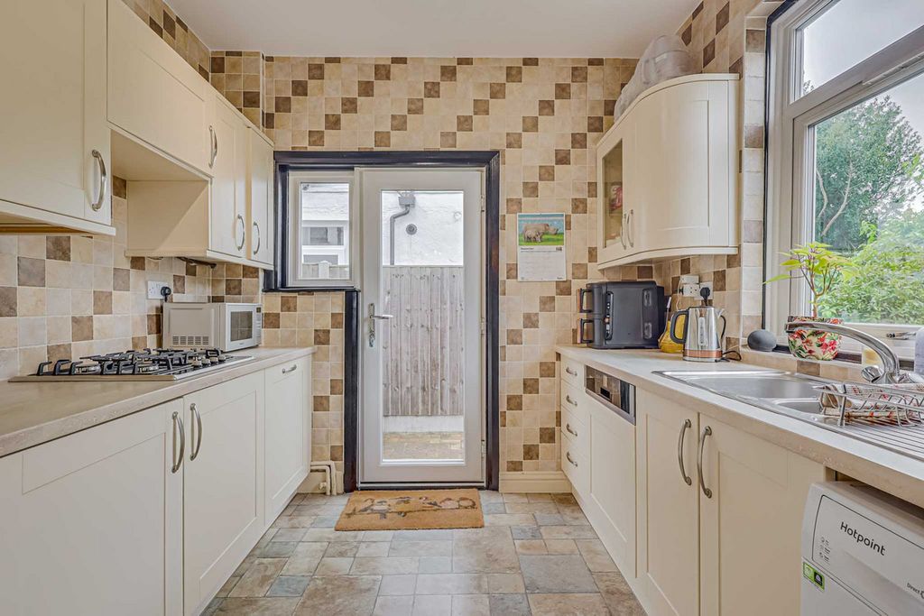 Property photo 2 of 29