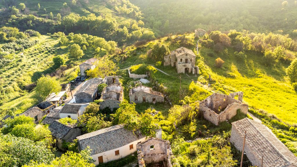 Property photo 2 of 37