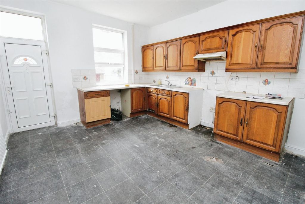 Property photo 2 of 12 Kitchen/Diner