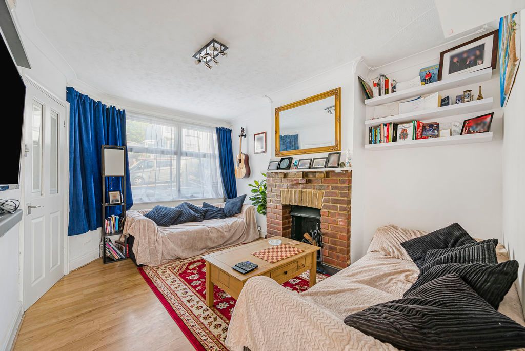 Property photo 2 of 10 Living Room