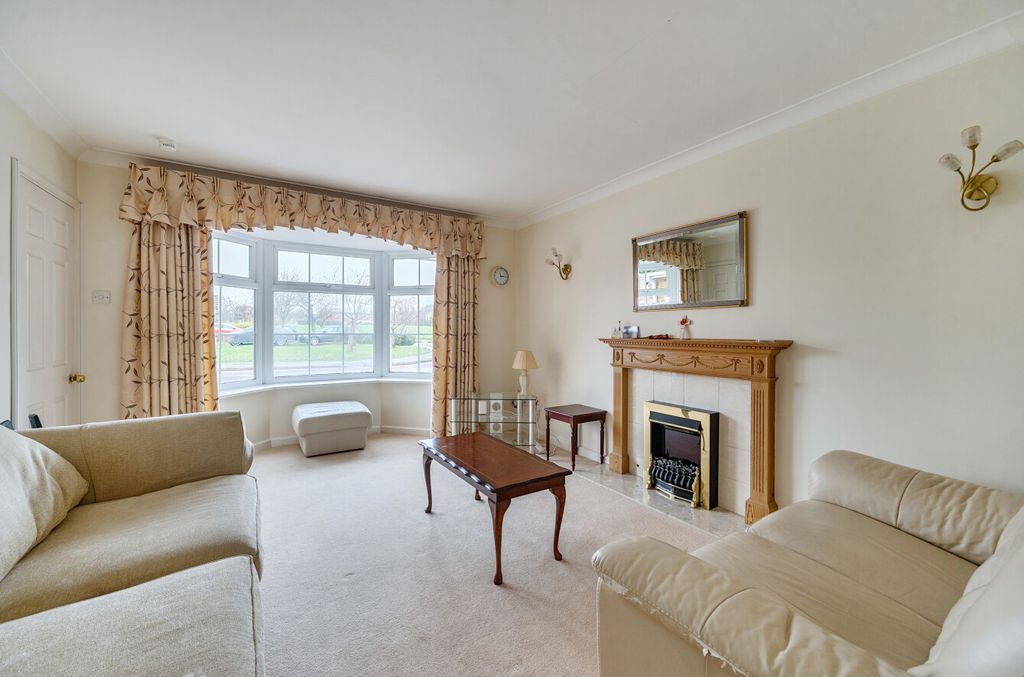 Property photo 2 of 16 1385811-16-693c01...