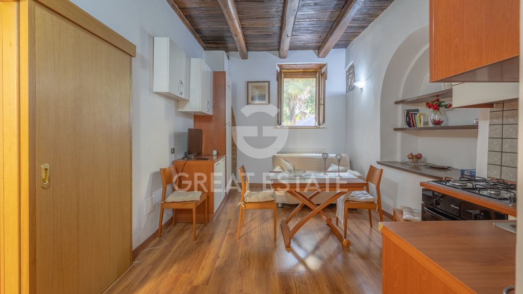 Property photo 3 of 10 Interiors