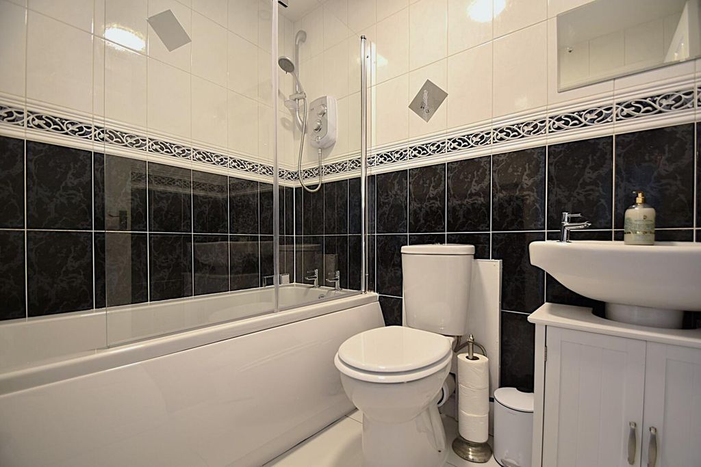 Additional image 9 of 2 bed flat to rentEsplanade, Sandown PO36