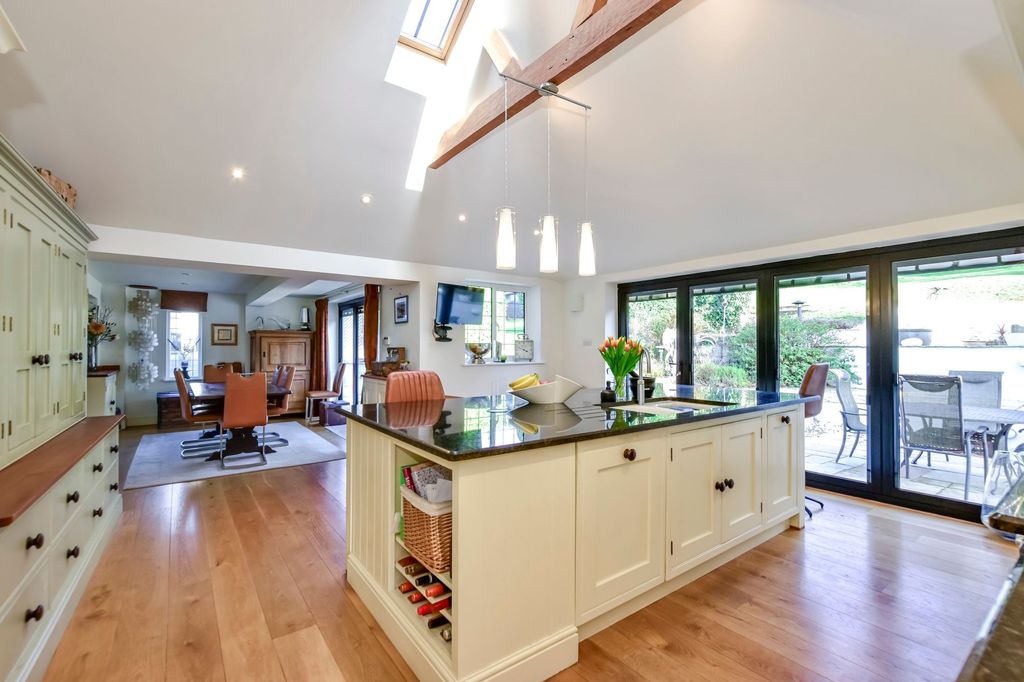 Property photo 2 of 39