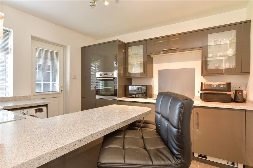 Property photo 3 of 8 Kitchen