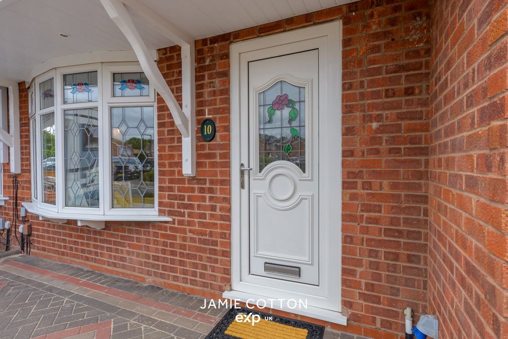 Property photo 2 of 25