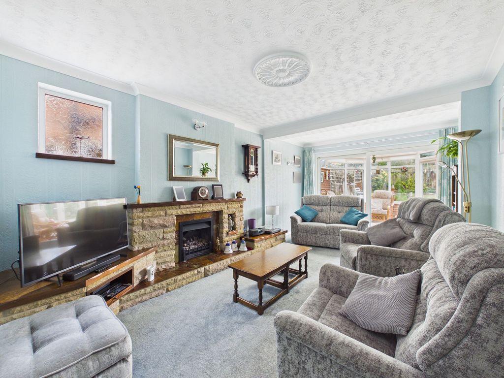 Property photo 2 of 16 Lounge