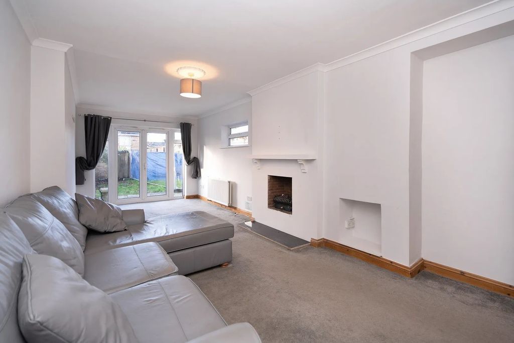 Property photo 2 of 12 Lounge