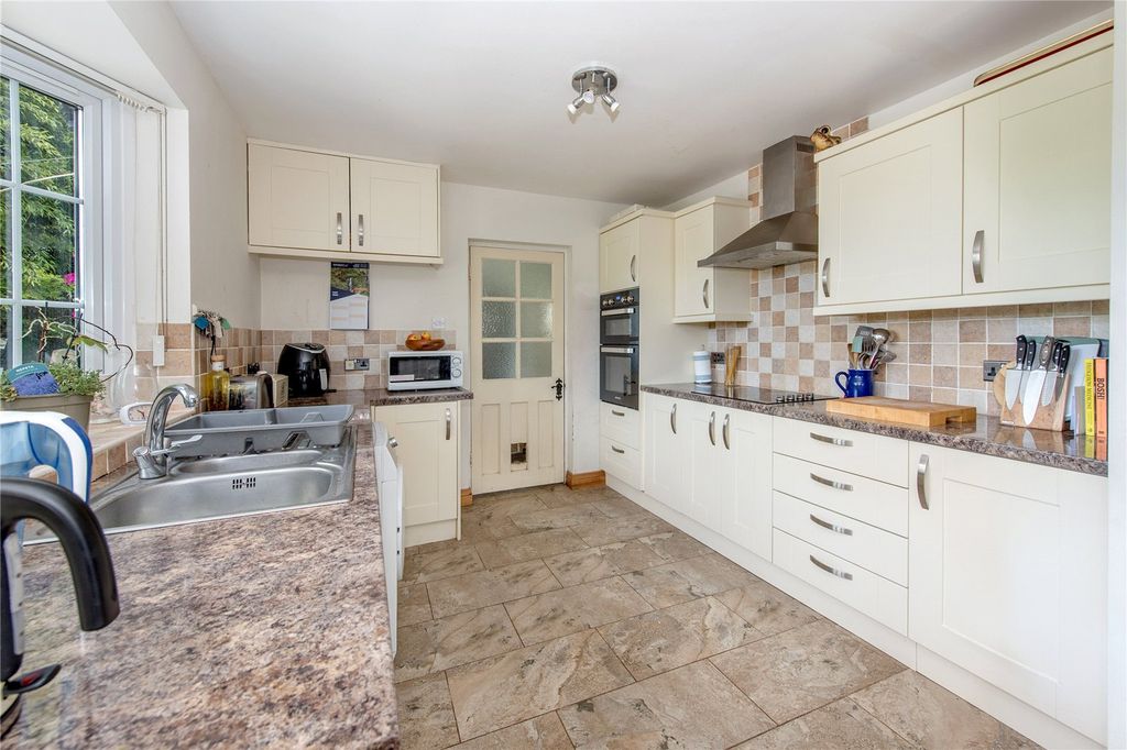 Property photo 2 of 23 Picture No. 14