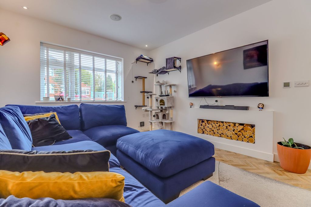 Property photo 3 of 18