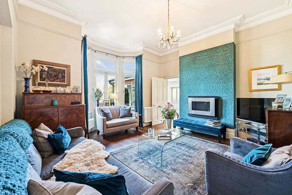 Property photo 3 of 34 Reception