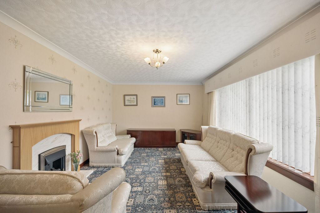 Property photo 2 of 40 Lounge