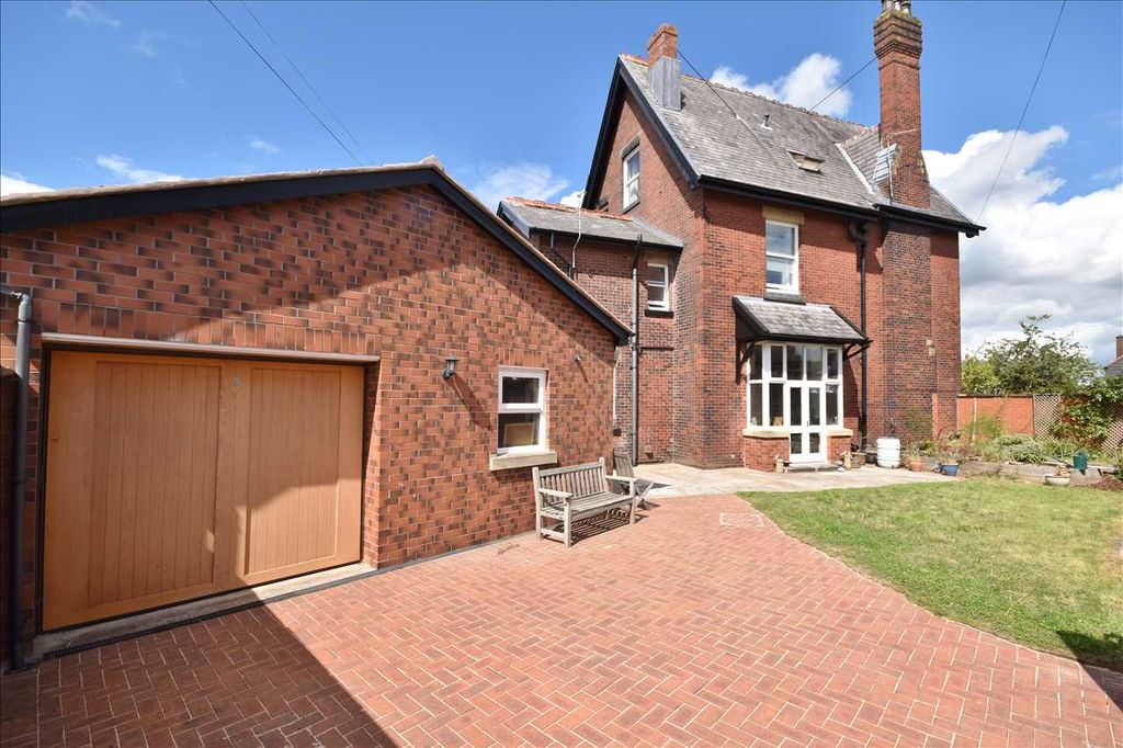 Property photo 2 of 28