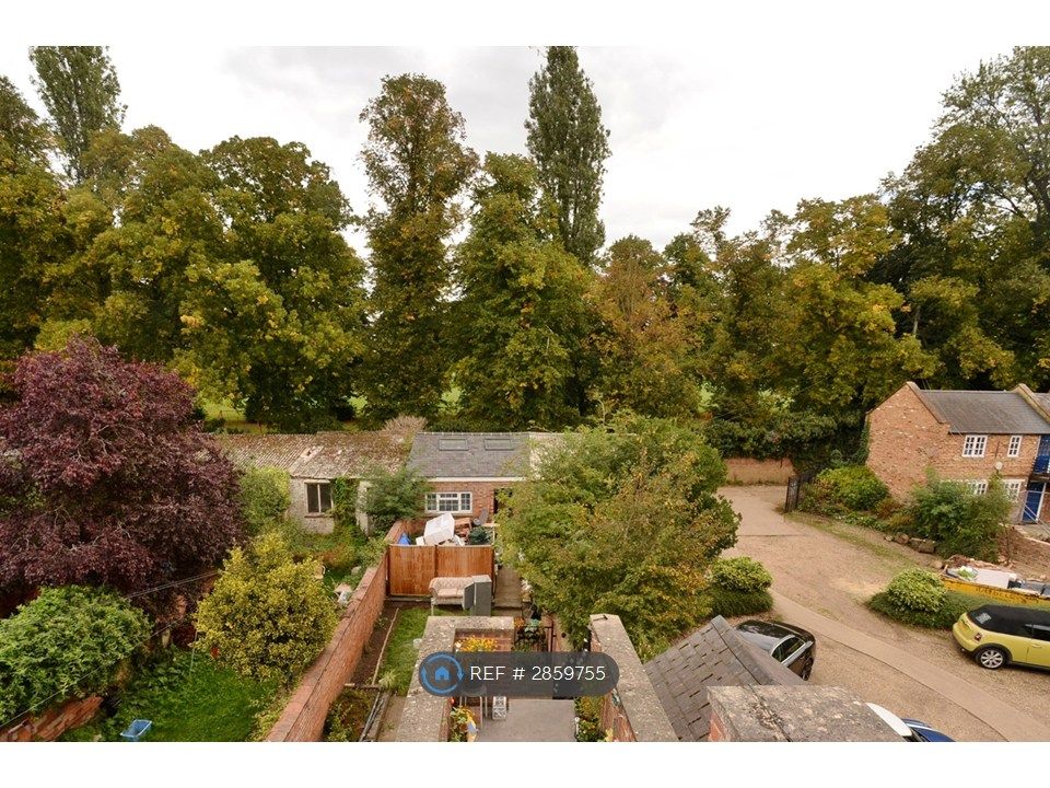 Property photo 3 of 11 Rear Outwards View