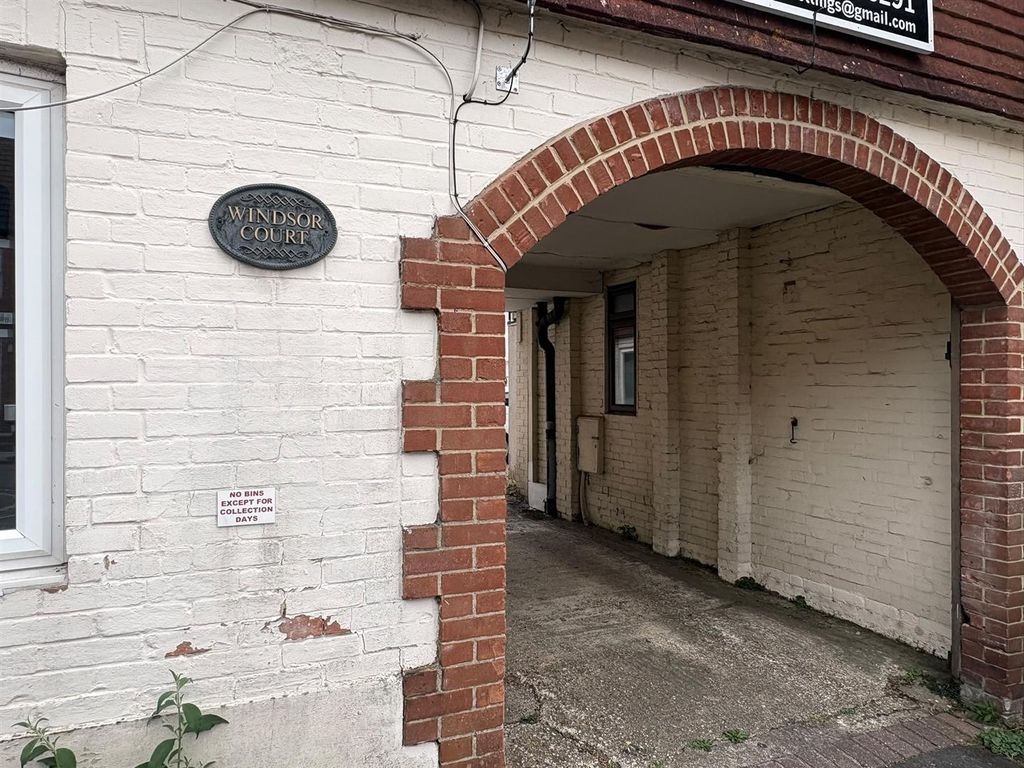 Property photo 1 of 12 Entrance
