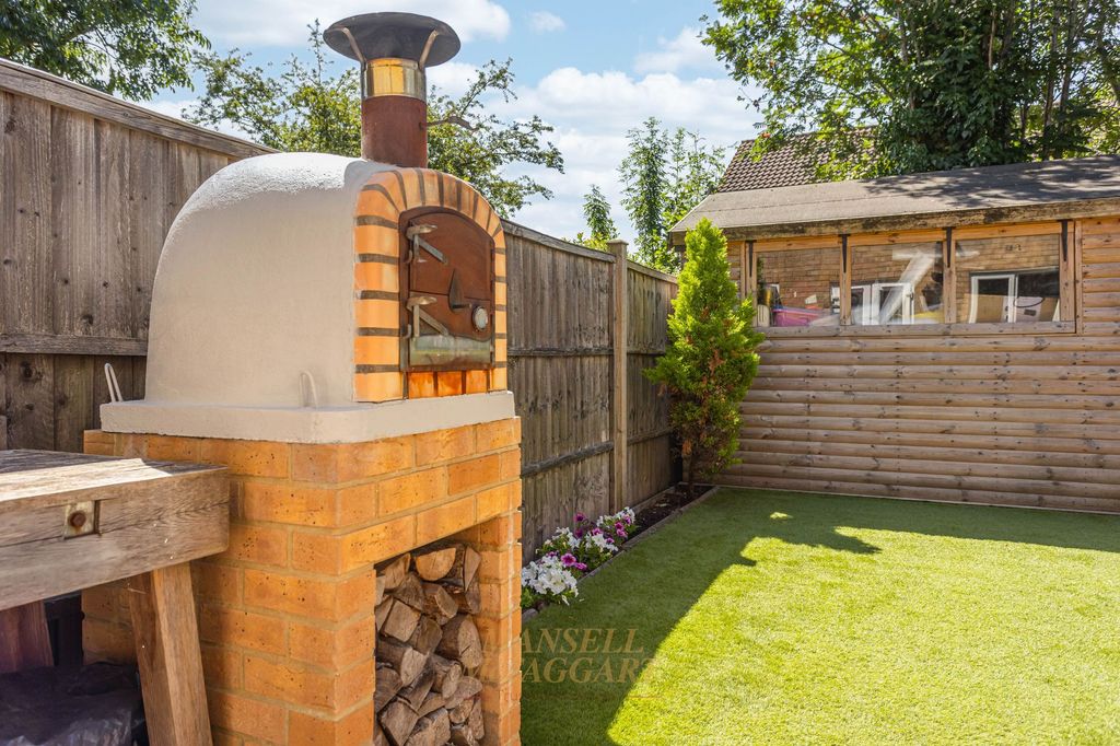 Property photo 2 of 26