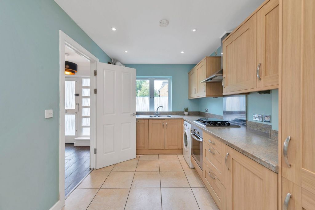 Property photo 3 of 12
