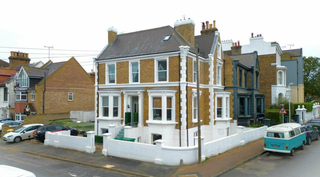Property photo 1 of 8