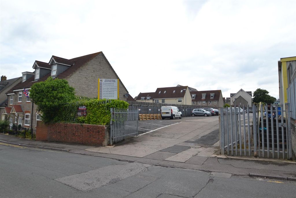 Property photo 3 of 5