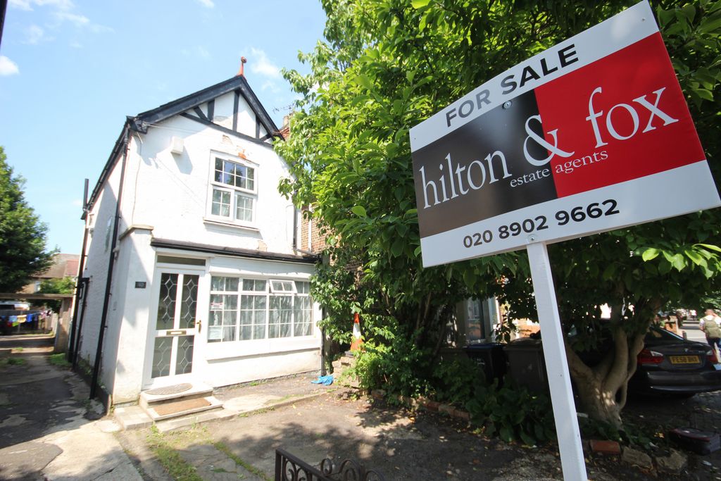 Property photo 1 of 13 Chaplin Road, Wembley, Middlesex Ha0