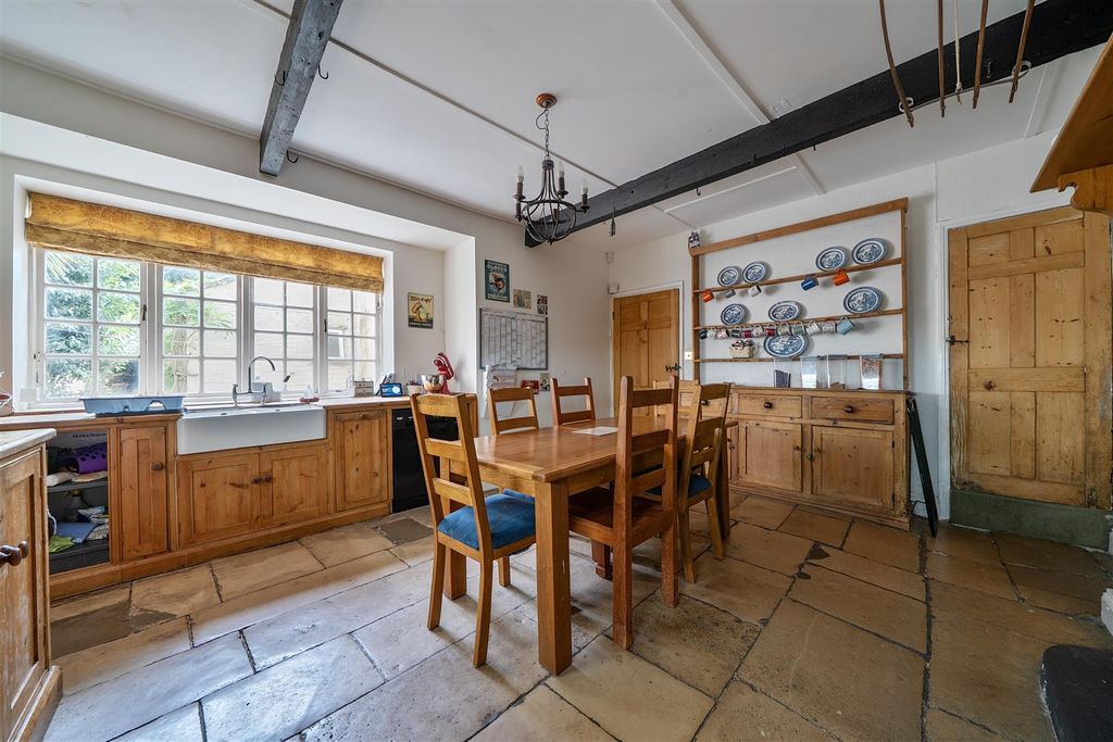 Property photo 3 of 24 Kitchen/Breakfast Room
