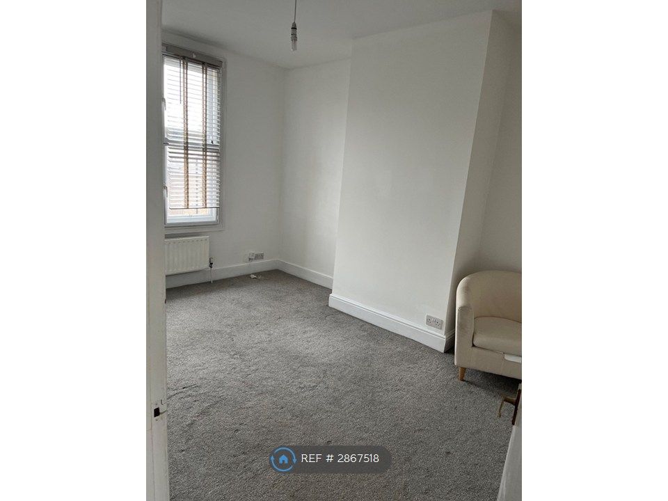 Property photo 3 of 4 Living Room