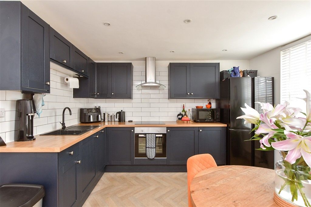 Property photo 3 of 12 Kitchen