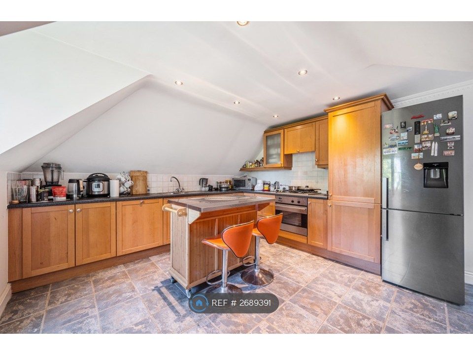 Property photo 3 of 11 Kitchen