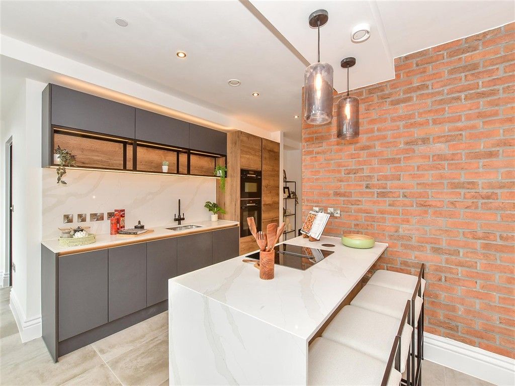 Property photo 3 of 12 Kitchen