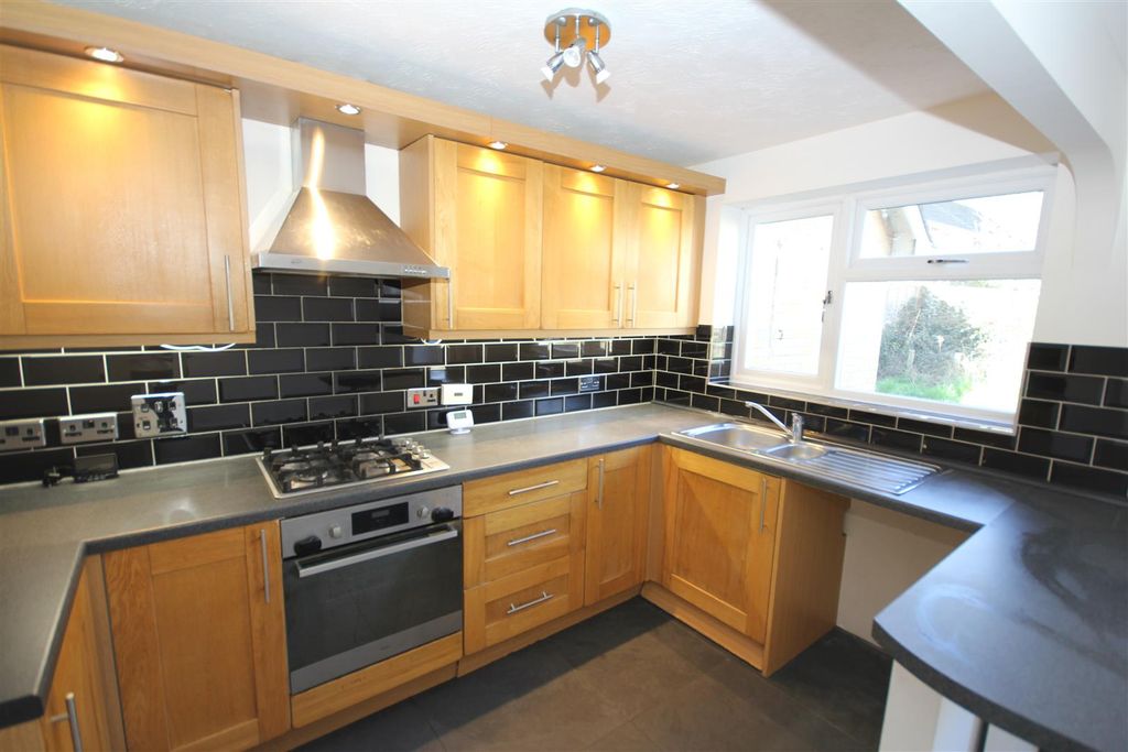 Property photo 2 of 14 Kitchen